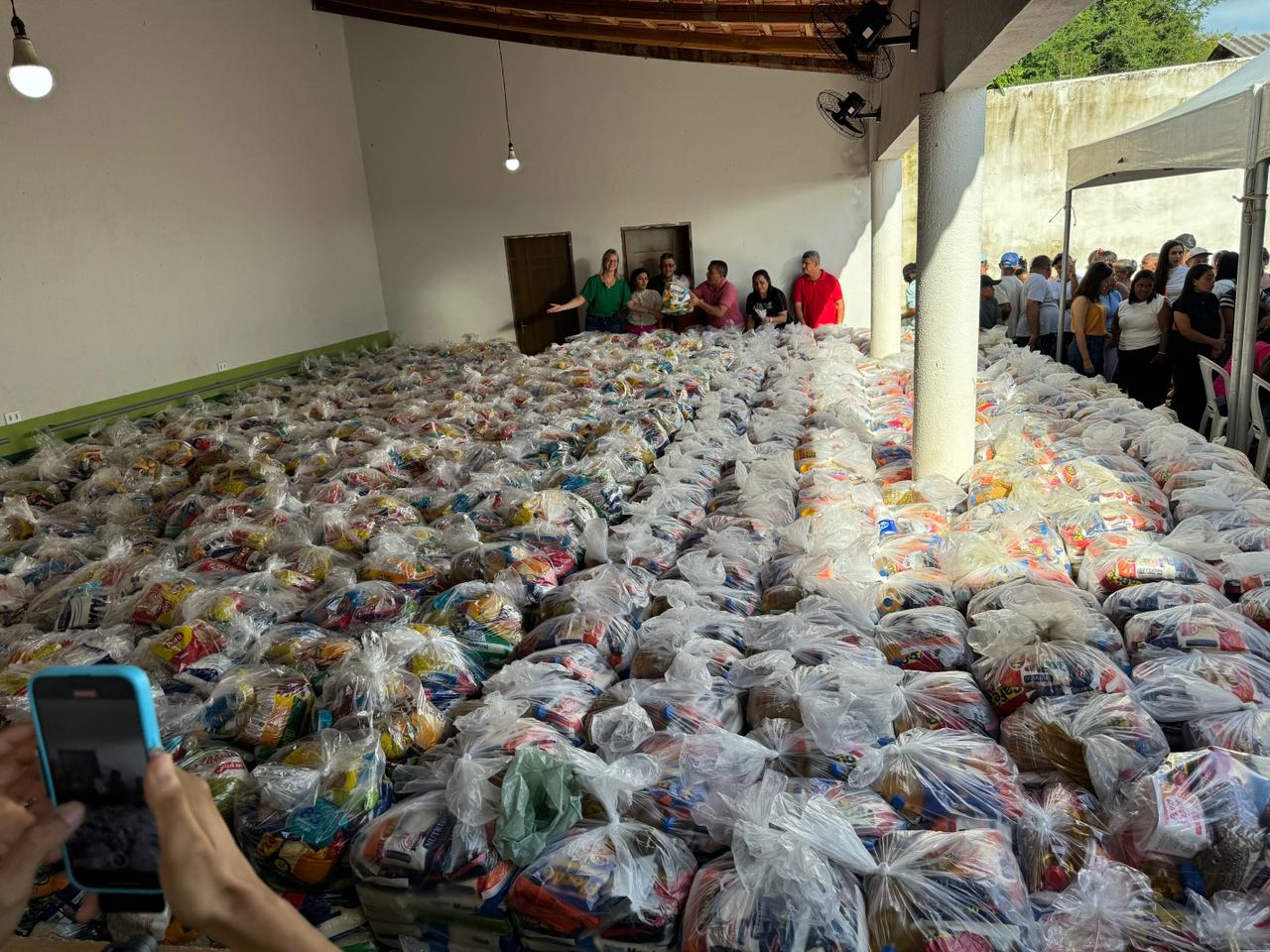 Prefeitura de Paraibano Realiza Entrega Tradicional de Cestas Básicas da Semana Santa