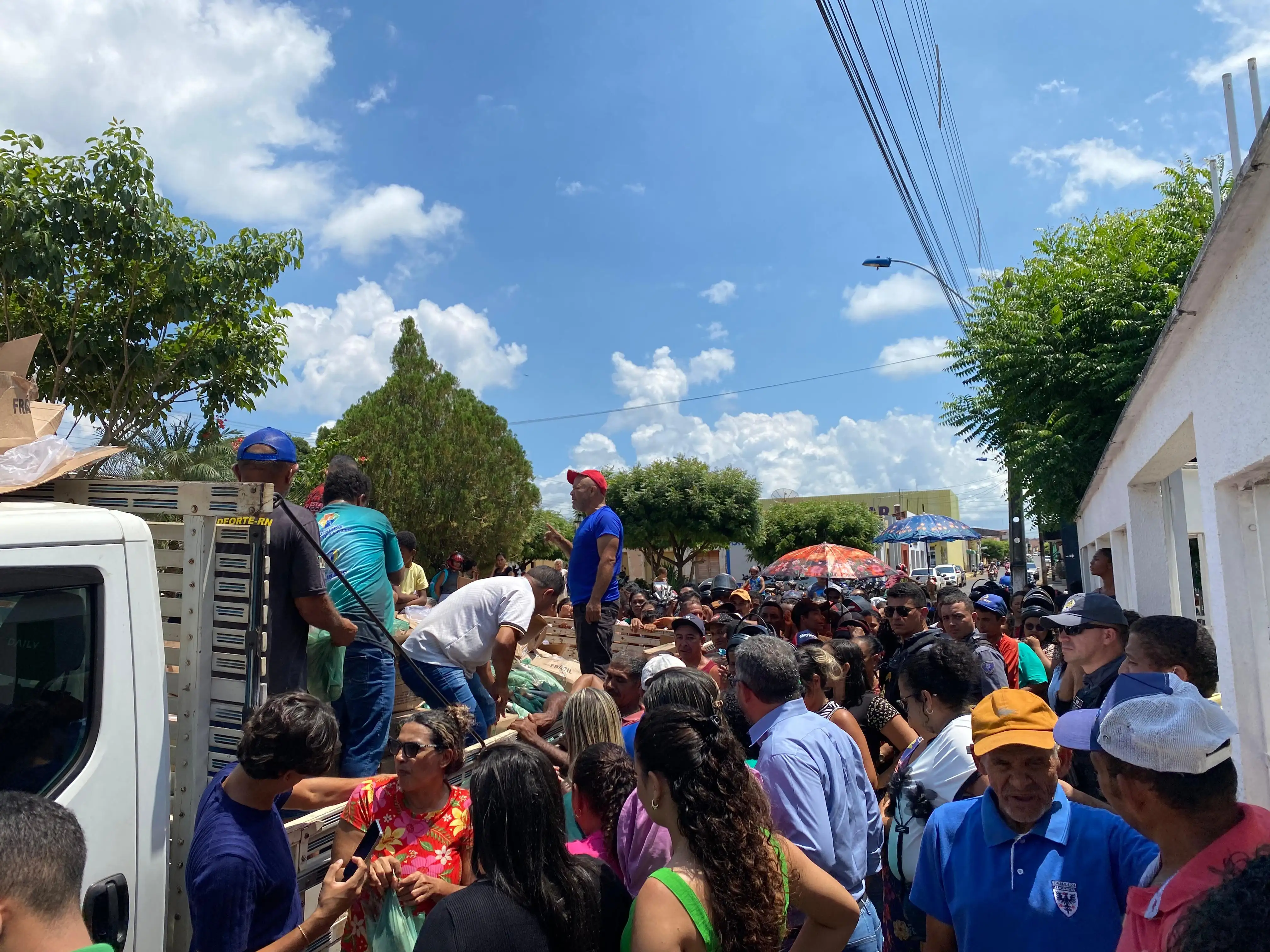 Prefeitura Municipal de Paraibano realizou mais uma tradicional entrega de peixes da Semana Santa.