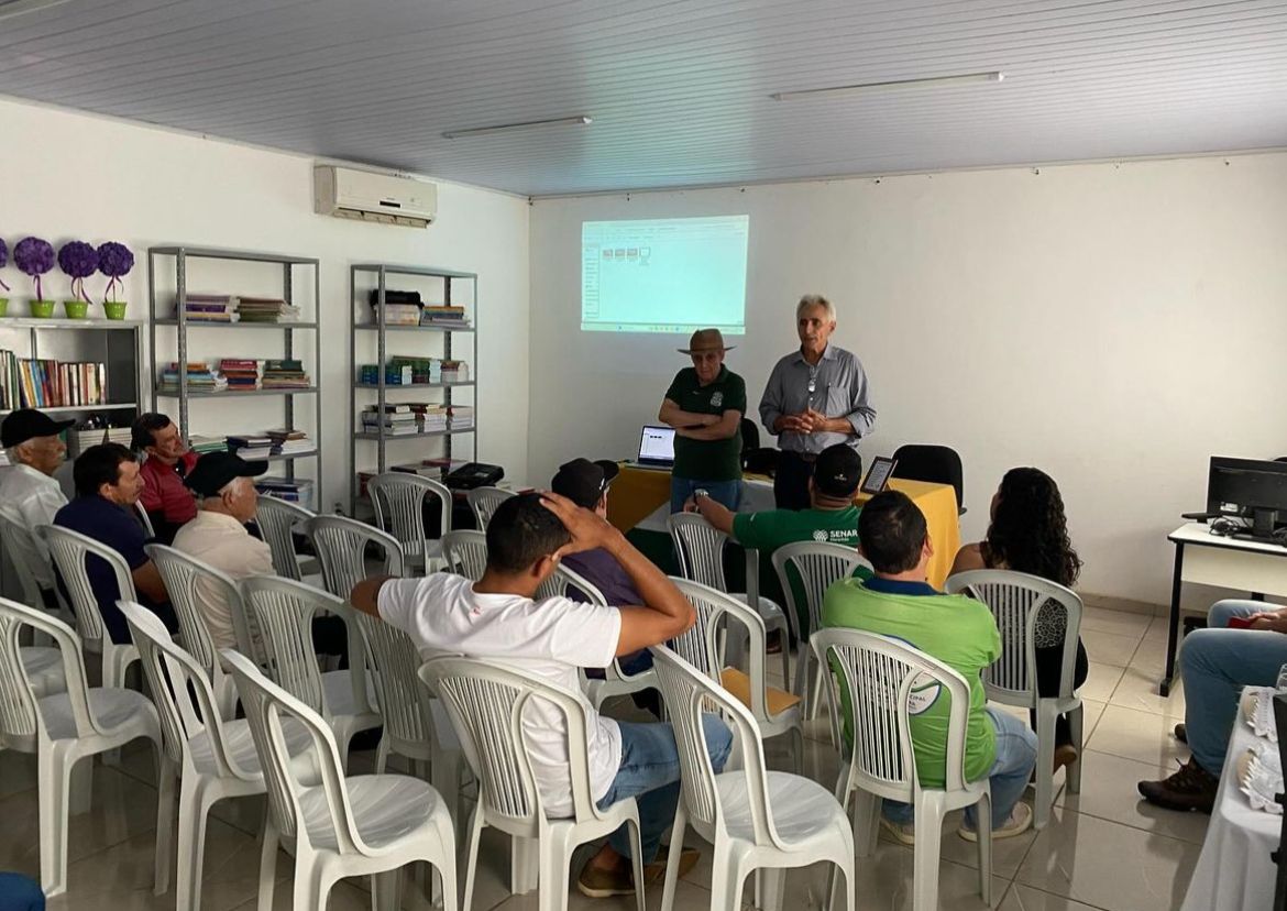 Secretaria de Agricultura de Paraibano realiza um encontro com os produtores de leite do município e os representantes do laticínio Queijo Sertão, de Colinas/MA